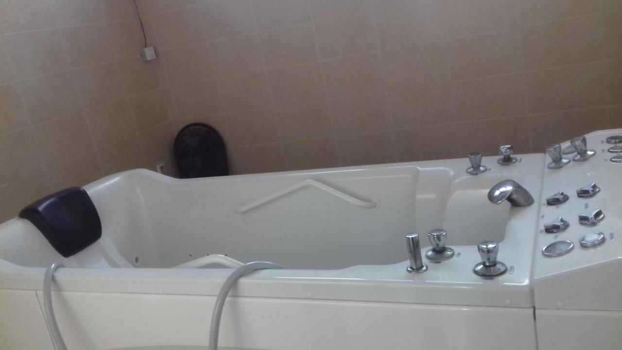 Отель Hotel Royal Bath Баня-40